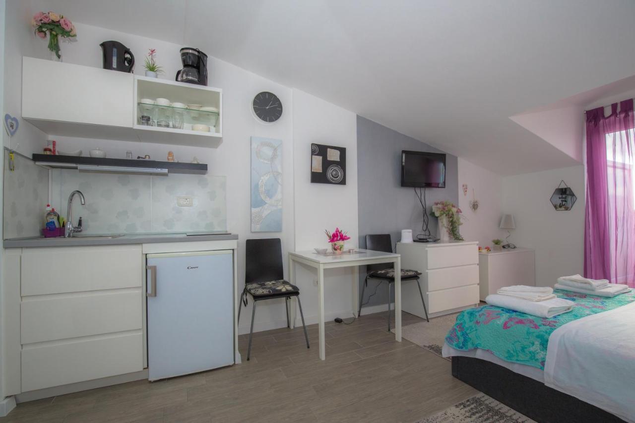 Apartmani Riva Rogoznica  Exterior foto